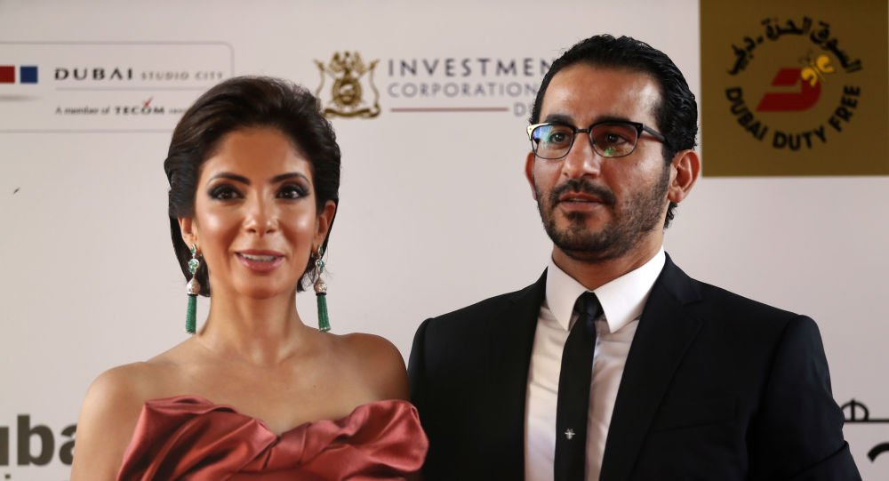 فيديو نادر .. عادل إمام يقتحم زفاف أحمد حلمي ويبعده ليرقص مع منى زكي 17