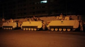 موقع إسرائيلي: الجيش المصري ينقل دبابات ومدرعات إلى قوات حفتر