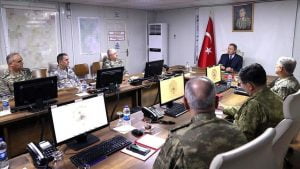 وزير الدفاع التركي يحسم الجدل بشأن مستقبل نقاط المراقبة في “إدلب”