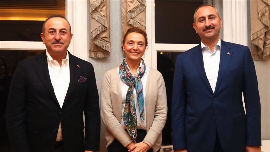 وزير الخارجية التركي (يسار) ووزير العدل (يمين) يلتقيان مع المسؤولة الأوروبية