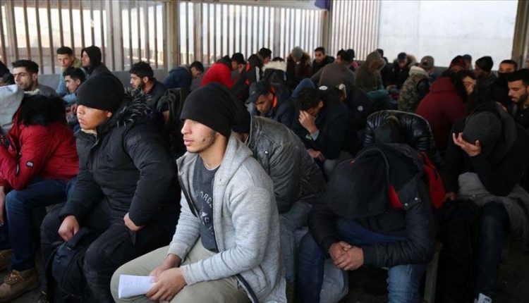 مهاجرون محتجزون في تركيا