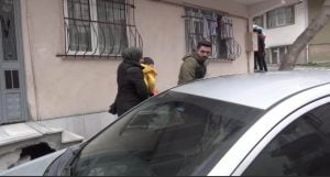 بالفيديو| نهاية "سوداويّة" لـ2019.. مقتل طيار عسكري سوري ذبحًا أمام طفله بـ"أسنيورت" في اسطنبول 1