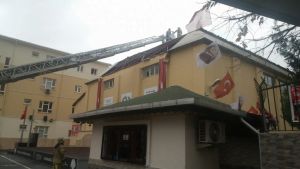 بالصور| تطاير أجزاء من سقف مدرسة ابتدائية في إسطنبول 1