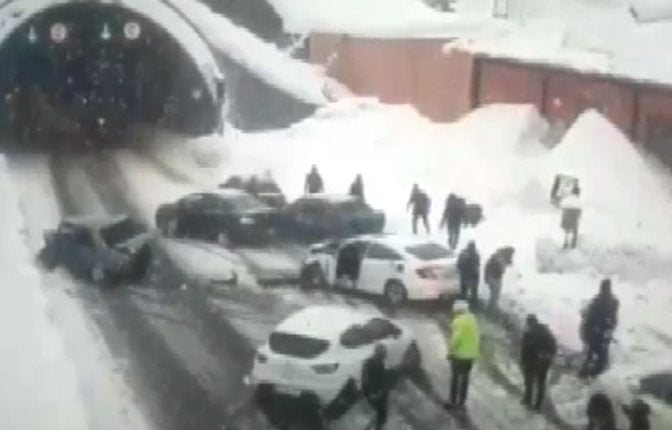 جانب من مكان الحادث في مدينة كهرمان مرعش