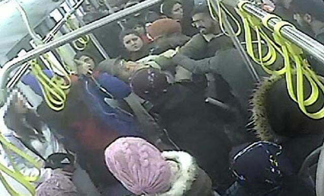 صراخ فتاتين تركيتين بعد تعرضهن للتحرش في حافلة عامة .jpg