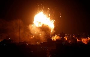 محدث| تجدد الغارات الإسرائيلية غرب غزة وتضرر منازل للمواطنين