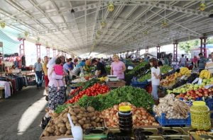 جانب من أحد البازارات التركية