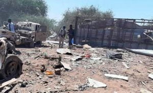 جانب من مكان انفجار المركبة المفخخة