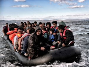 سوريون يتهربون عبر بحر اليونان