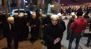 توزيع منشورات دينية على المحتفلين في رأس السنة الميلادية