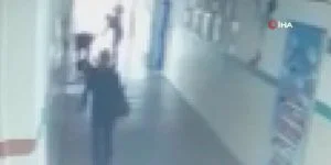 جانب من لحظات الاعتداء على الطالب وفق ما أظهرته العدسة الأمنية في المدرسة