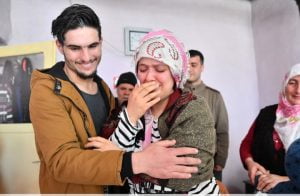 لحظات عاطفية في لقاء شاب سوري وسيدة تركية أنقذها (شاهد)