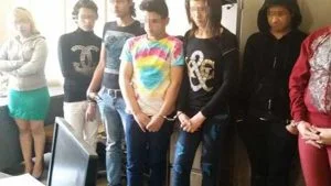 كارثة في الكويت والأمن يستنفر بعد ضبط شواذ جنسياً أحدهم مصاب بالإيدز .. هل نقل المرض لآخرين!