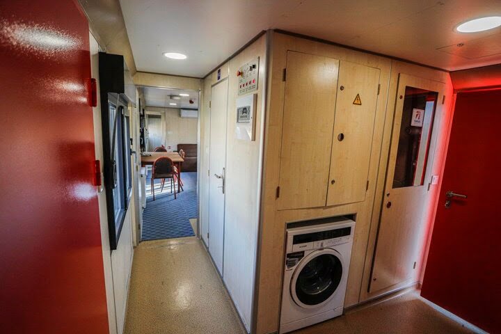 بالصور.. منازل مؤقتة لإيواء من فقدوا بيوتهم في ايلازيغ 3