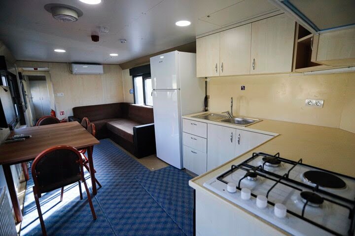 بالصور.. منازل مؤقتة لإيواء من فقدوا بيوتهم في ايلازيغ 5