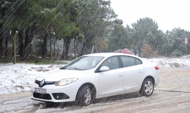 جانب من تساقط الثلوج على اسطنبول الأوروبية