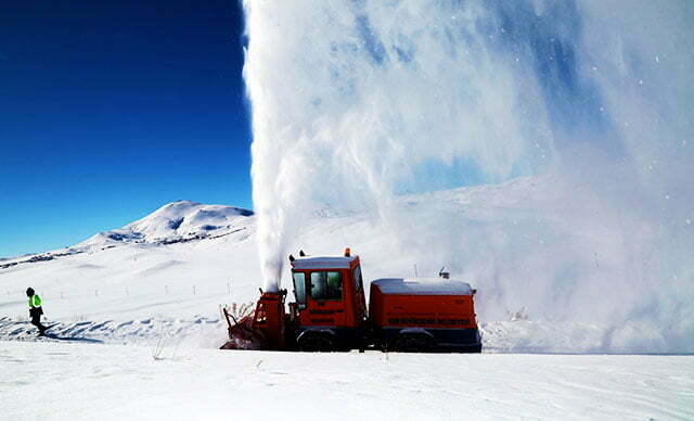 الثلوج وصلت لـ 3 أمتار والحرارة -30.. الحياة منعدمة في مدينة فان التركية 9