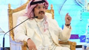 أمير سعودي يعين فتاة متلعثمة في إماراته ليسمع صوتها طوال السنة (فيديو)