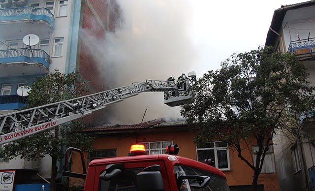 النيران تلتهم منزل عائلة سورية شرق اسطنبول 15