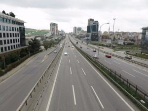 صور: سكون غريب في حركة المرور باسطنبول!