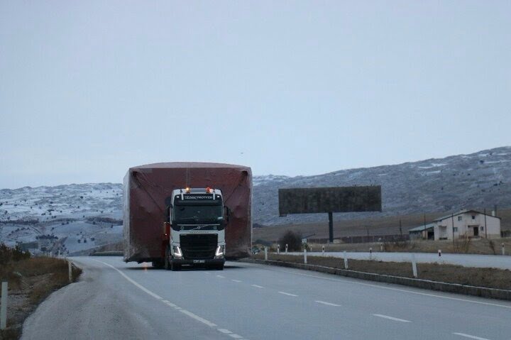 صور: منظر مثير للدهشة على الطريق السريع في ملاطيا.. ما هذا الشيء الضخم! 3