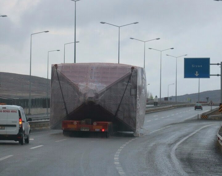 صور: منظر مثير للدهشة على الطريق السريع في ملاطيا.. ما هذا الشيء الضخم! 7