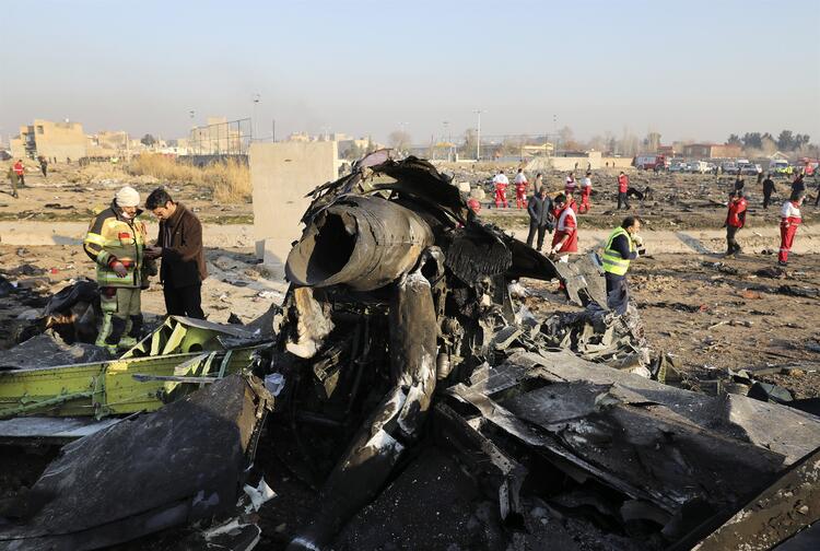انتشال ضحايا الطائرة الأوكرانية في طهران
