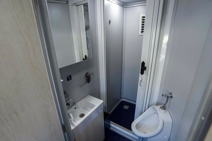 بالصور.. منازل مؤقتة لإيواء من فقدوا بيوتهم في ايلازيغ 7