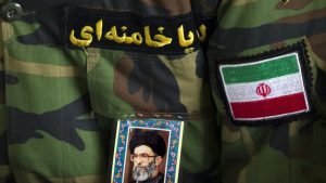اغتيال قائد في الحرس الثوري الإيراني أمام منزله (صور)