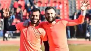 حكم تركي يطرد الحارس بعد تصديه لركلتي جزاء والمدافع يتصدى للثالثة (فيديو)