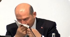 وزير تركي يتعرض لأزمة صحية خلال كلمة مباشرة