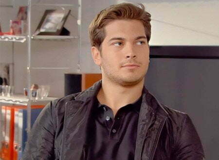 شاهد ..النجم التركي شآتاي أولسوي مع والدته لأول مرة.. هل تشبهه؟ 30