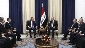 تشاووش أوغلو يكشف تفاصيل مباحثاته مع الرئيس العراقي حول التوتر بالمنطقة
