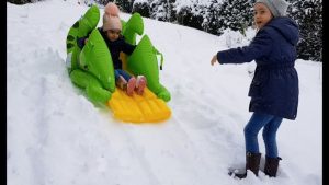 حروق جلدية لطلاب مدرسة بعد لعبهم بالثلوج.. وبيان عاجل من “افاد” التركية