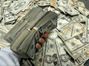 الشرطة تضبط ملايين الدولارات المزيفة باسطنبول