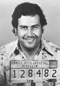 تصوير جنائي لبابلو إسكوبار اخذت في عام 1977 من قبل وكالة الأمن القومي في كولومبيا.