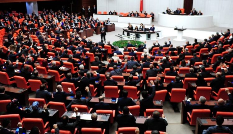 موافقة برلمانية تركية لإرسال قوات عسكرية إلى ليبيا
