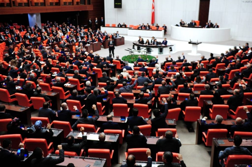موافقة برلمانية تركية لإرسال قوات عسكرية إلى ليبيا