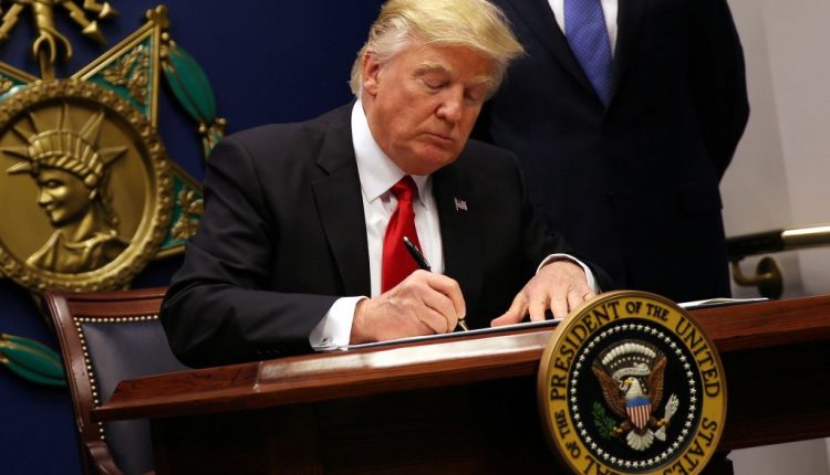 الرئيس الأميركي دونالد ترمب يقرر منع 7 دول من دخول أميركا