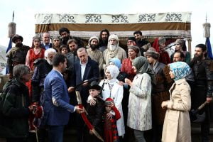 بالصور| "أردوغان" يوقظ "أرطغرل" في قلوب الأتراك.. الرماة في إسطنبول ! 7