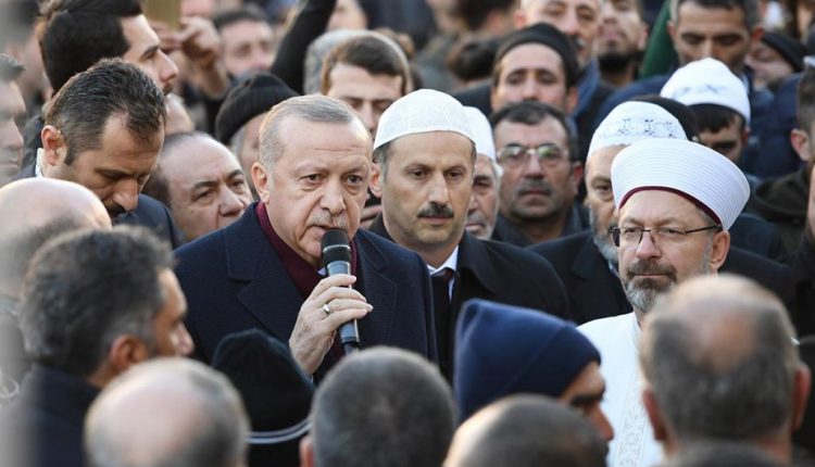 الرئيس التركي رجب طيب أردوغان خلال زيارته لمدينة إلازيغ