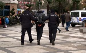 بالصور| تفاصيل جريمة قتل من أجل 300 ليرة في "أفجيلار" بإسطنبول 8 بالصور| تفاصيل جريمة قتل من أجل 300 ليرة في "أفجيلار" بإسطنبول 7