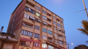 بالصور| محاولة انتحار فتاة في ساحة "نازلي" وتدخلات واسعة لإيقافها 7