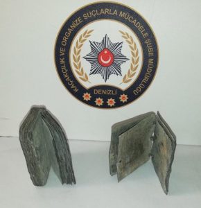 كتابان مقدسان للطائفة المسيحية