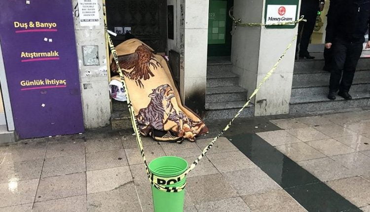 جثة مجمدة على الطريق في منطقة الفاتح