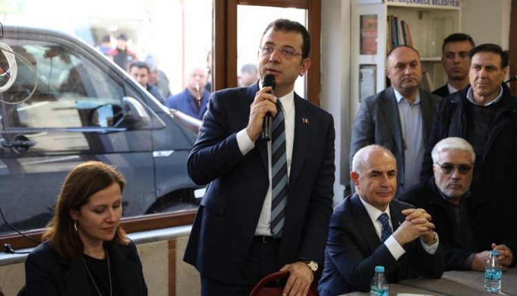 رئيس بلدية إسطنبول أكرم إمام أوغلو خلال زيارته لمحطة الصرف في منطقة إمبرلي