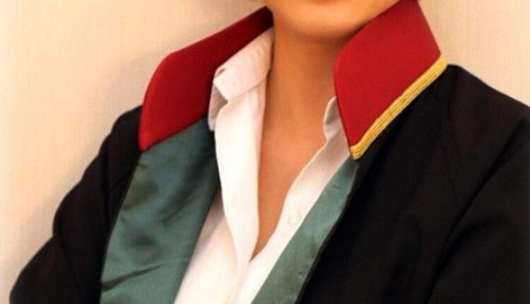 سيدة ترتدي رداء الماحماة في تركيا