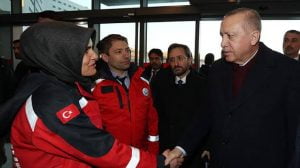 بالفيديو| اتصال بين "أردوغان" ومواطنة قضت 17 ساعة تحت الأنقاض في "إلازيع" 4