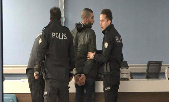 عناصر من الشرطة التركية خلال اعتقالها الإسرائيلي