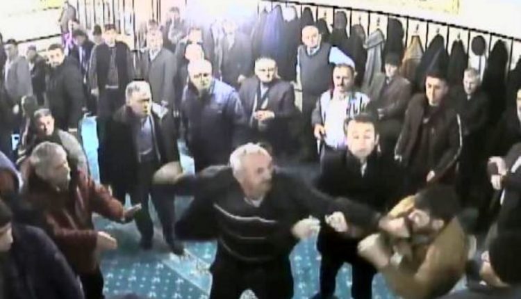 لحظات من الحراك داخل المسجد